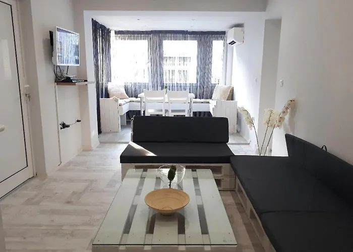 Apartment Center 4-bedroom Warna