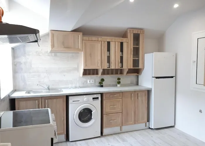 Center 4-bedroom דירה *